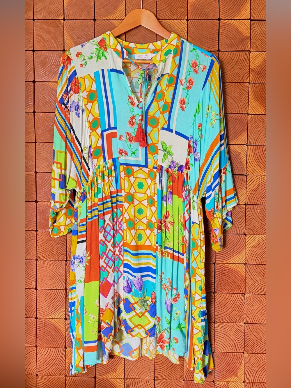 Johnny Was Mixi Short Kaftan Dress
Size M (but fits up to a busty 1X)